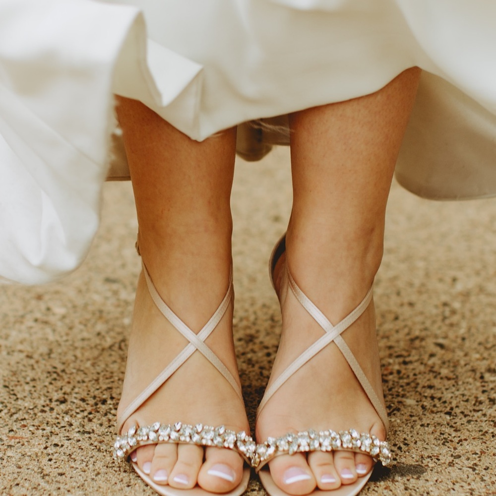 Little Wedges By Badgley Mischka
Style #43028844